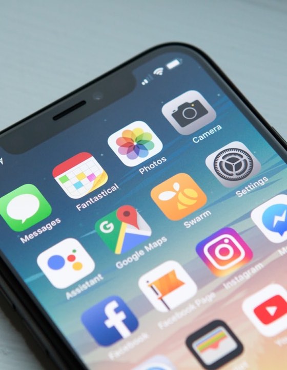 Telefon cu aplicații native instalate, Android și iOS